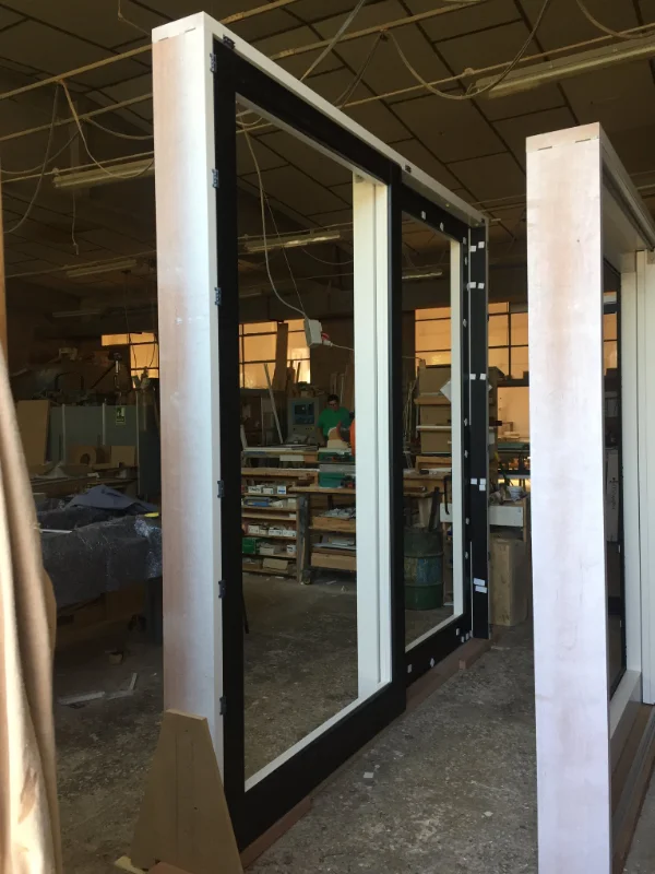fase-di-produzione-di-una-porta-scorrevole-alzante-reggio-emilia