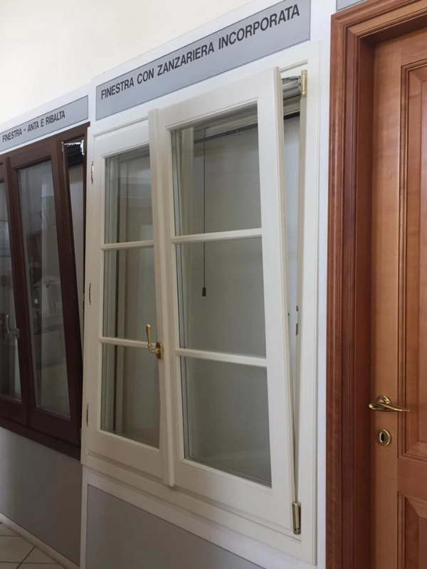 finestre-con-zanzariera-incorporata-reggio-emilia